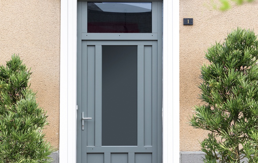 Notre gamme de porte d'entrée en BOIS CLASSIQUE et CREATIVE CONTEMPORAINE à AUBIERE